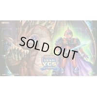 プレイマット『伝説の騎士ヘルモス＆ヘルモスの爪(TEAMYCS)』【-】{-}《プレイマット》