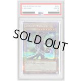 〔PSA10鑑定済〕ブラックマジシャン(5右向杖構え/陣背景)【クォーターセンチュリーシークレット】{QCAC-JP018}《モンスター》