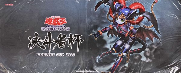 画像1: プレイマット『悪魔嬢ロリス』【-】{-}《プレイマット》 (1)