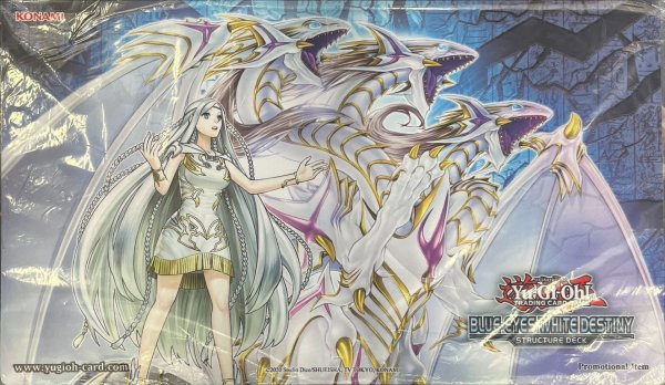 画像1: プレイマット『青き眼の光臨(BLUEEYESWHITEDESTINY)』【-】{-}《プレイマット》 (1)