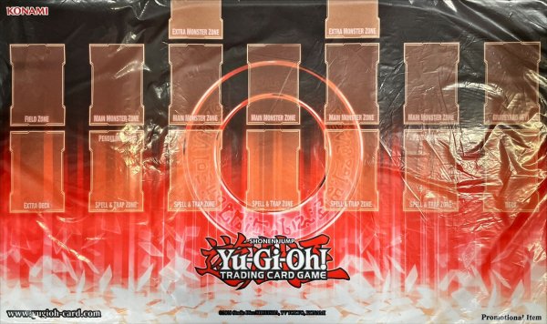 画像1: プレイマット『黒の魔導陣(赤/YCS2026)』【-】{-}《プレイマット》 (1)